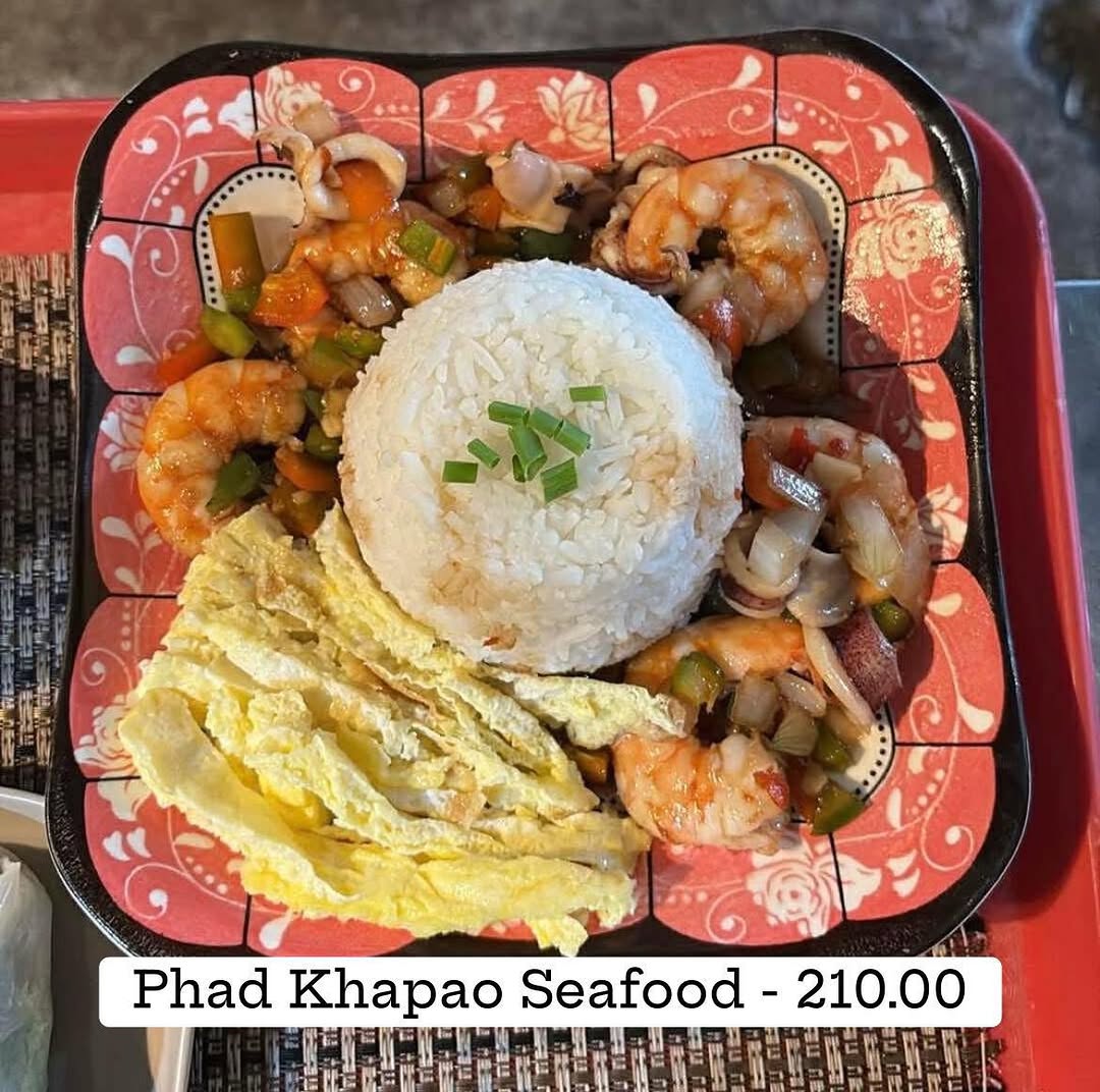 Phad Khapao Seafood rice meal — Thai holy basil stir-fry with seafood